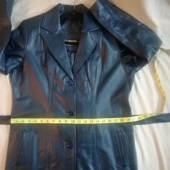 J J Disenos genuine leather trench coat - Picture 3 of 7